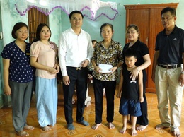 Vòng tay yêu thương dành cho cháu Bùi Minh Đức, một hoàn cảnh éo le ở thôn Bãi, Xã Bình Minh