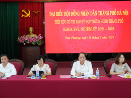 Đại biểu HĐND thành phố Hà Nội tiếp xúc cử tri sau kỳ họp thứ 25.