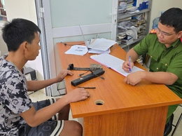 Công an xã phát động phong trào tuyên truyền, vận động thu hồi và đấu tranh phòng chống tội phạm liên quan đến vũ khí, vật liệu nổ, công cụ hỗ trợ