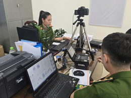 Công an xã Hương Sơn quyết tâm hoàn thành thu nhận hồ sơ cấp thẻ Đảng cho hơn 2.000 đảng viên