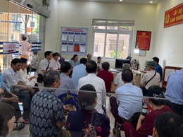 Khương Đình: Cấp đổi hơn 2.200 thẻ đảng trong ngày đầu thực hiện