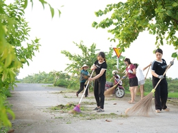 Thôn 1, Khoang Mè, xã Hạ Bằng:  Ra quân vệ sinh môi trường, chỉnh trang đường làng ngõ xóm 