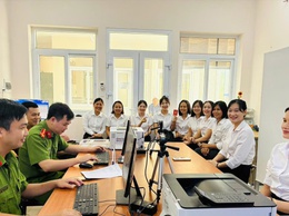 Công an xã Kim Anh: Nỗ lực hỗ trợ trong công tác đổi thẻ đảng viên và chuẩn hóa dữ liệu đảng viên.