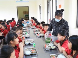 Hà Nội giao nhiệm vụ cho các đơn vị triển khai hỗ trợ bữa ăn bán trú cho học sinh