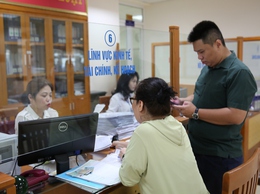 Triển khai 9 điểm “Phục vụ hành chính công lưu động”, phường Tây Hồ đẩy mạnh chiến dịch 45 ngày đêm ra quân hỗ trợ hoạt động chuyển đổi số