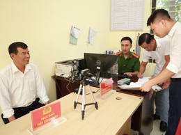Minh Châu đẩy nhanh tiến độ cấp, đổi thẻ đảng viên mới