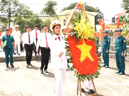 Xã Hương Sơn dâng hương viếng các anh hùng liệt sĩ 