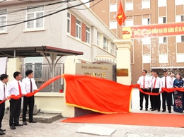 Gắn biển công trình chào mừng Đại hội, đại biểu Đảng bộ xã Hương Sơn lần thứ I