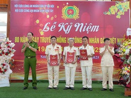 Hội cựu Công an Sơn Tây tổ chức gặp mặt kỷ niệm 80 năm ngày truyền thống lực lượng Công an nhân dân.
