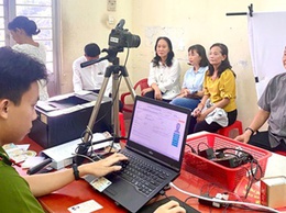 Xã Hoài Đức triển khai cấp đổi thẻ cho 2.722 đảng viên theo quy định mới