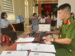 Xã Chuyên Mỹ triển khai đồng bộ, quyết liệt việc thu nhận hồ sơ cấp thẻ đảng viên