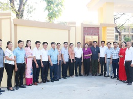 Hòa Phú: Tổ chức Lễ gắn biển công trình chào mừng Đại hội Đại biểu Đảng bộ xã lần thứ I, nhiệm kỳ 2025 – 2030
