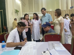 Phường Đống Đa: Khám, chăm sóc sức khoẻ cho 150 đối tượng chính sách