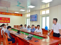 Lãnh đạo phường Tùng Thiện làm việc với Tập đoàn Mobifone về công tác chuyển đổi số