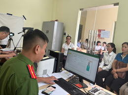 ĐẢNG BỘ XÃ DÂN HÒA TÍCH CỰC TRIỂN KHAI ĐỔI THẺ ĐẢNG VIÊN, BẢO ĐẢM CHUẨN HÓA CƠ SỞ DỮ LIỆU TỔ CHỨC ĐẢNG VÀ ĐẢNG VIÊN