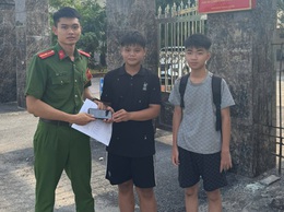 Gương sáng học đường: Hai học sinh nhặt được của rơi, trả lại người mất