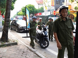 Một ngày làm nhiệm vụ của Công an phường Hà Đông: Giữ vỉa hè, dẹp quán game đến xử lý xe vi phạm.
