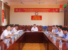 Kiều Phú tổ chức hội nghị họp tập thể lãnh đạo UBND xã để xem xét, giải quyết công việc thuộc thẩm quyền