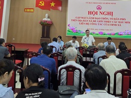 Hội nghị gặp mặt lãnh đạo thôn, tổ dân phố trên địa bàn xã để giới thiệu các đầu mối liên hệ công tác của UBND xã.