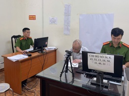 Đảng ủy Phường tích cực triển khai đổi thẻ đảng viên đổi thẻ trên nền tảng cơ sở dữ liệu quốc gia về dân cư