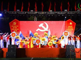 Đêm liên hoan nghệ thuật “Sáng mãi niềm tin theo Đảng” – Chào mừng thành công Đại hội Đảng bộ xã Quốc Oai lần thứ I, nhiệm kỳ 2025–2030