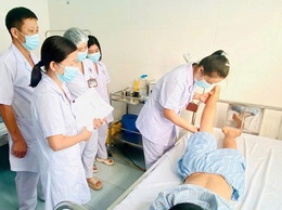 Điều trị đau thần kinh tọa bằng y học cổ truyền kết hợp phục hồi chức năng- giải pháp an toàn, hiệu quả tại BVĐK Phúc Thọ