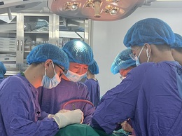 Bệnh viện Ung Bướu Hà Nội phẫu thuật thành công khối u thận “khổng lồ”