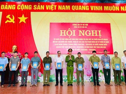 XÃ NỘI BÀI CÔNG BỐ VÀ TRAO QUYẾT ĐỊNH KIỆN TOÀN LỰC LƯỢNG THAM GIA BẢO VỆ ANTT Ở CƠ SỞ