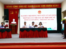 Bí thư Đảng ủy, Chủ tịch HĐND xã Sơn Đồng - Nguyễn Trúc Anh tiếp xúc cử tri sau Kỳ họp thứ Hai HĐND xã tại tổ số 1