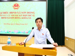 Đồng chí Phạm Gia Lộc - Phó Bí thư Đảng ủy, Chủ tịch UBND xã Sơn Đồng dự tiếp xúc cử tri khu vực Tiền Yên