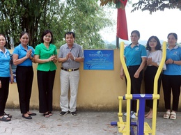 Hội LHPN xã Xuân Mai khánh thành, đưa vào sử dụng công trình sân chơi thể dục thể thao ngoài trời chào mừng Đại hội đại biểu Đảng bộ xã Xuân Mai lần thứ I