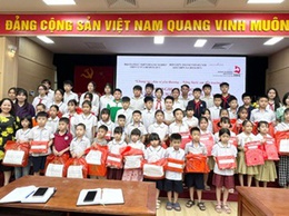 Trao học phẩm cho học sinh vượt khó năm học 2025-2026