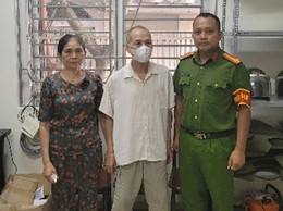 Công an phường Kim Liên kịp thời giúp đỡ người đàn ông đi lạc tìm được gia đình