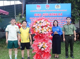 Xã Hòa Phú tổ chức giao hữu bóng đá 