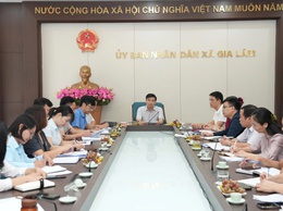 Chủ tịch UBND xã làm việc với Phòng Văn hóa – Xã hội, Trung tâm VHTT&TT và Trạm Y tế xã