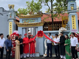 Lễ gắn biển công trình trùng tu, tôn tạo di tích lịch sử Miếu Đình Vĩnh Trung, thôn Vĩnh Trung, xã Ngọc Hồi