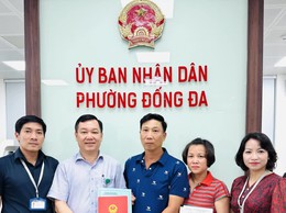 Phường Đống Đa trao giấy phép xây dựng đầu tiên sau khi vận hành mô hình chính quyền mới