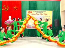 TƯNG BỪNG LIÊN HOAN VĂN NGHỆ CHÀO MỪNG ĐẠI HỘI ĐẢNG BỘ XÃ ỨNG HÒA LẦN THỨ I VÀ CÁC NGÀY LỄ LỚN CỦA DÂN TỘC