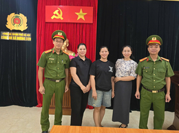 Công an xã Hương Sơn hỗ trợ người dân nhận lại 400 triệu đồng chuyển nhầm