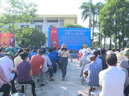Phúc Lộc ra quân vệ sinh môi trường, trang trí tuyên truyền chuẩn bị Đại hội đại biểu Đảng bộ xã lần thứ I