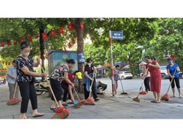 100% các Tổ dân phố hưởng ứng tham gia tổng vệ sinh môi trường trên địa bàn phường