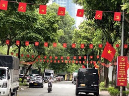 Nhân dân phường Cầu Giấy đẩy mạnh các hoạt động trang trí, tuyên truyền chào mừng kỷ niệm 80 năm Cách mạng tháng Tám và Quốc khánh 2/9