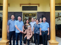 Đồng chí Phạm Xuân Toàn – Bí thư Đảng ủy, Chủ tịch HĐND xã Thiên Lộc -Trưởng đoàn công tác số 01 thăm, tặng quà tri ân người có công nhân dịp kỷ niệm 80 năm Quốc khánh 02/9