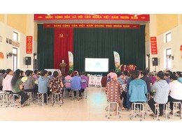 Hội Nông dân xã tổ chức tập huấn kỹ thuật sử dụng phân bón đối với cây trồng cho hội viên trên địa bàn xã