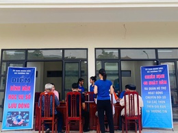 Phòng Văn hóa – Xã hội ra quân hỗ trợ chuyển đổi số tại thôn Văn Giáp (xã Văn Bình cũ)