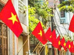 Tự hào treo cờ Tổ quốc chào mừng 80 năm cách mạng tháng tám và quốc khánh 2/9
