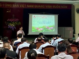 Phòng Giao dịch NHCSXH Phúc Thọ tập huấn nghiệp vụ tín dụng chính sách cho trưởng thôn tại xã Phúc Thọ