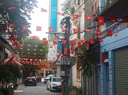Ngõ Hoàng Thạch, thôn Phủ Quốc rực rỡ cờ và tranh bích họa, hân hoan chào mừng 80 năm Quốc khánh