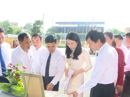 Phúc Thọ rực rỡ Ngày hội Dân vũ và trình diễn Áo dài chào mừng 80 năm Cách mạng tháng Tám, Quốc khánh 2/9 và thành công Đại hội Đảng bộ xã lần thứ I