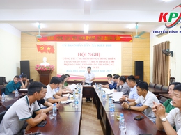 Đồng chí Phùng Huy Diễn- Phó Bí thư Đảng ủy, Chủ tịch UBND xã Kiều Phú chủ trì hội nghị ứng phó phòng chống thiên tai và nghe báo cáo tiến độ triển khai dự án nâng cấp, mở rộng tuyến đê Tả Tích